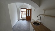 Showroom 66 m2, kancelář 11 m2 a 11,50 m2, Trutnov